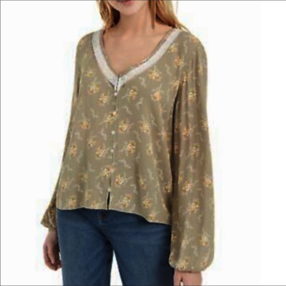 HIPPIE ROSE MEDIUM OLIVE GREEN FLORAL BUTTON FRONT TOP - Picture 2 of 6